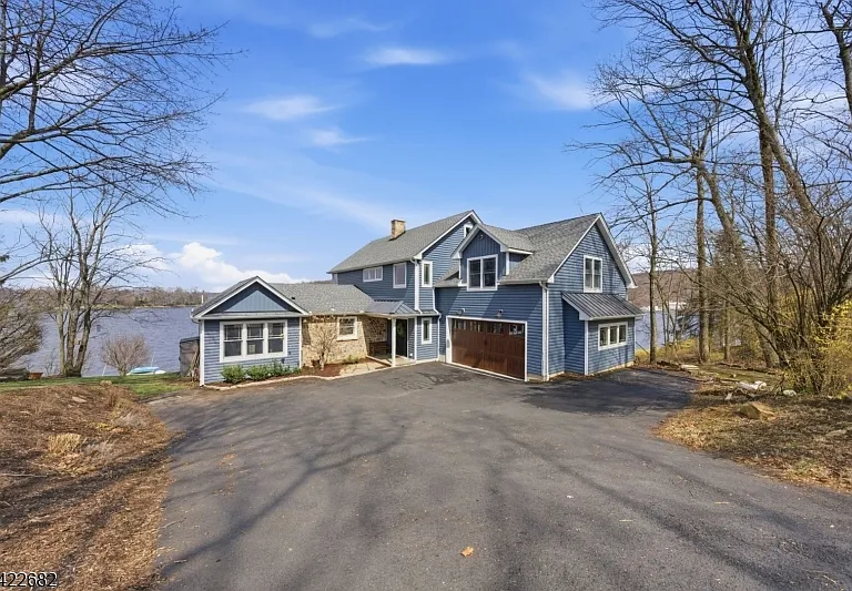 23 Edgemere Ave — Photo 2
