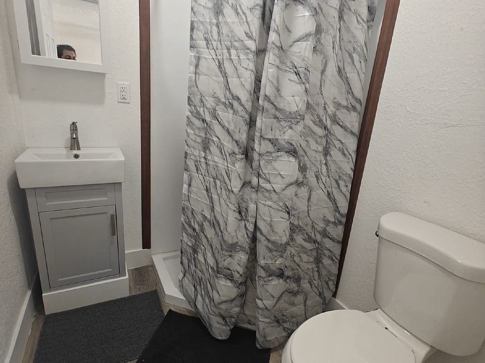 2nd image of 306 W Lewis St Unit 1