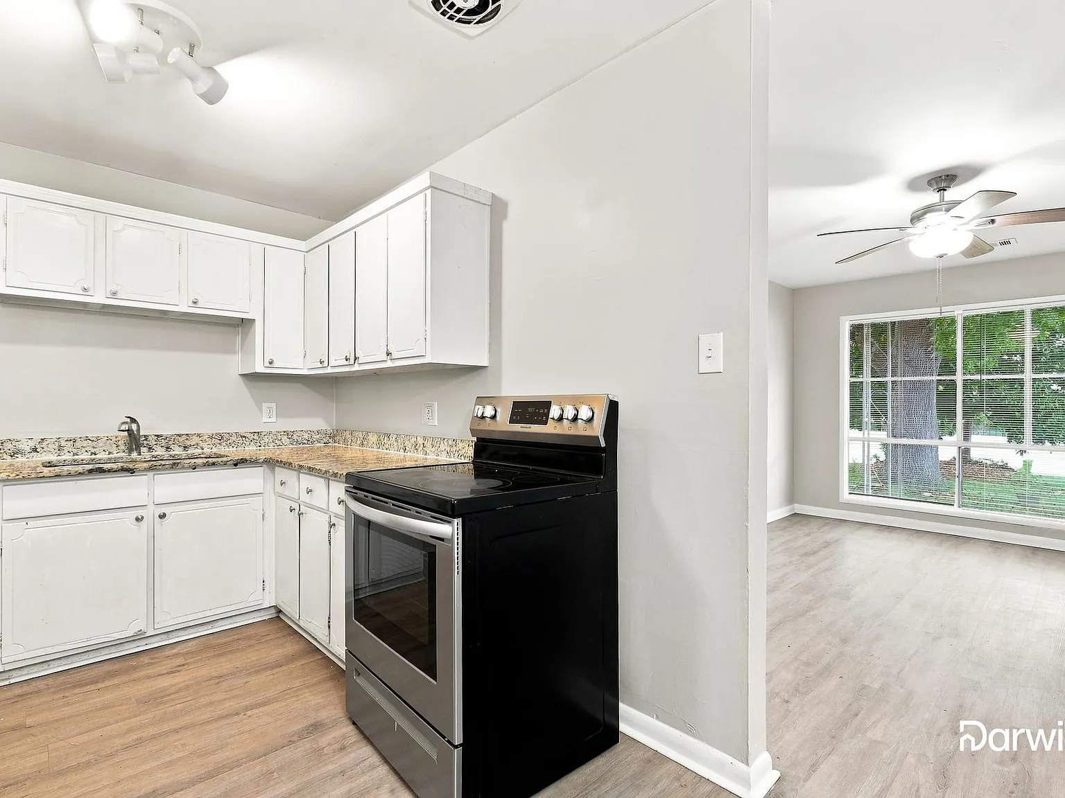 3 bed, 1.0 bath, 1211 sqft, $1,360 — Photo 3