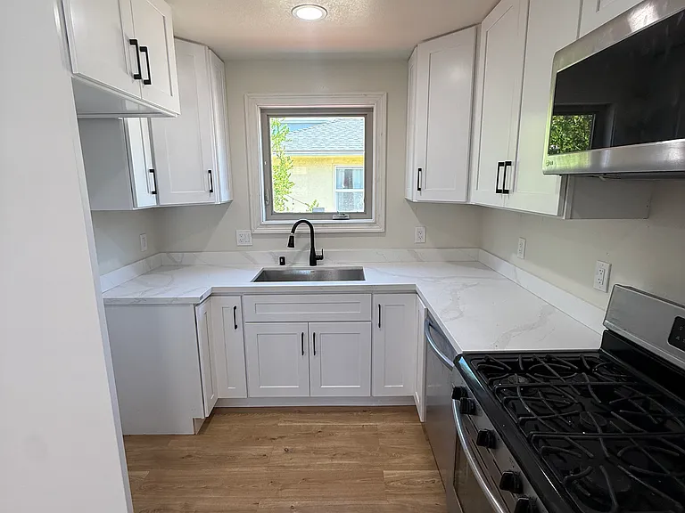 1517 Liberty St — Photo 3