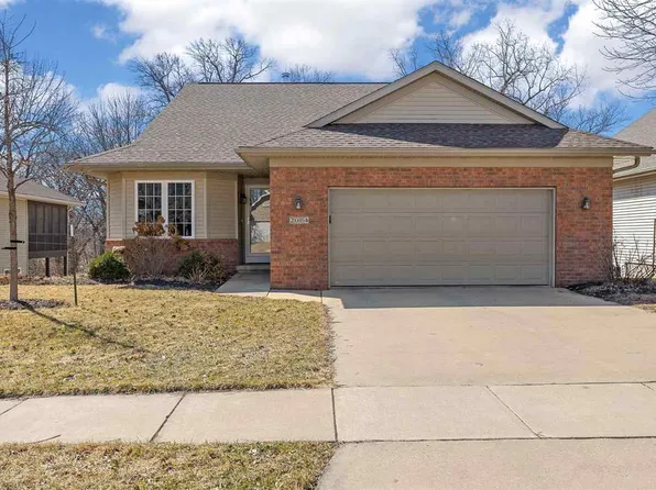 2084 Timber Ln, Coralville, IA 52241