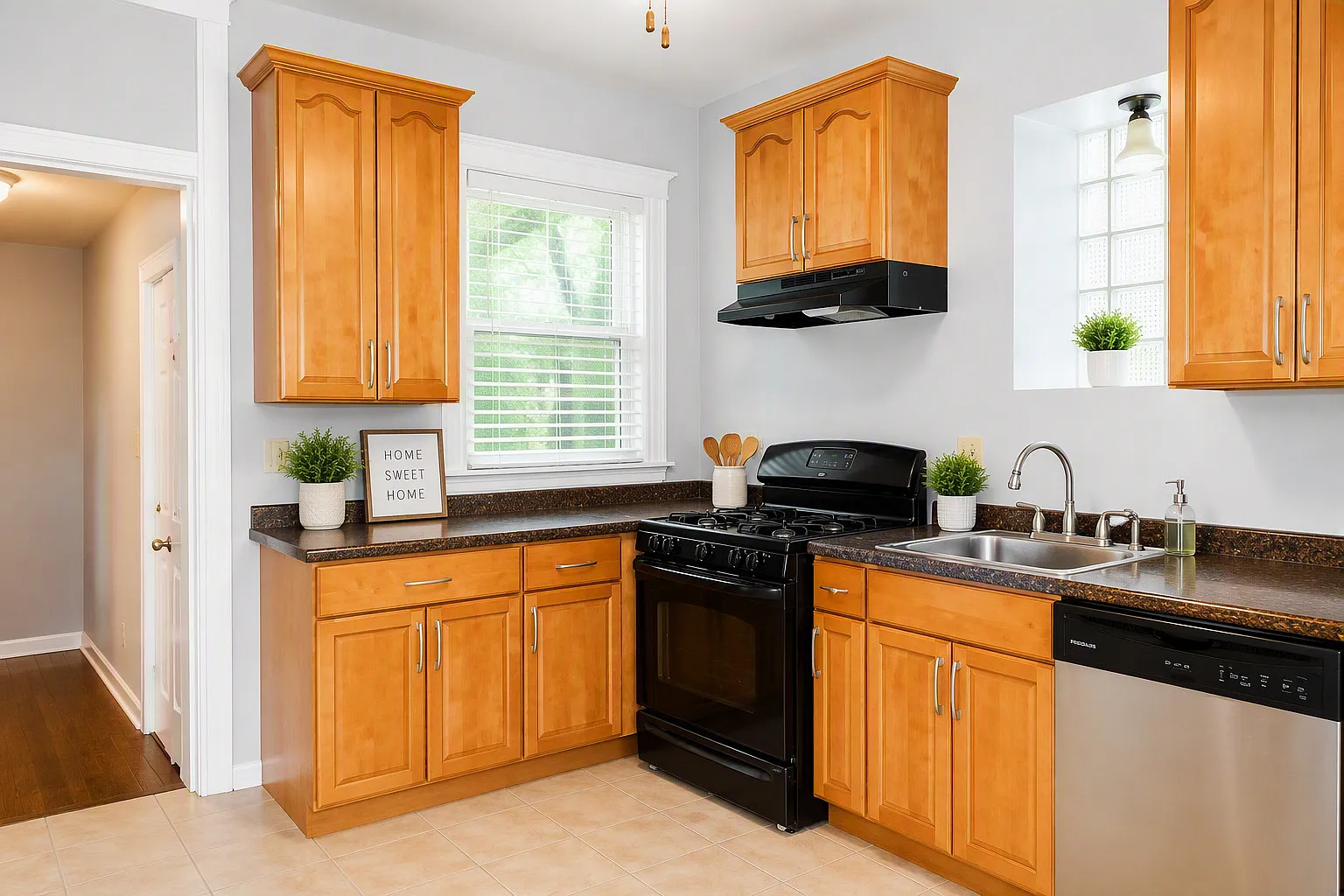 3 bed, 1000 sqft, $1,900 — Photo 3