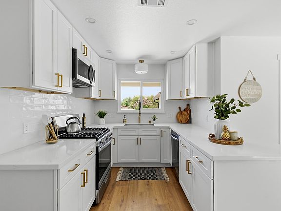 4th image of 1324 Lever Blvd