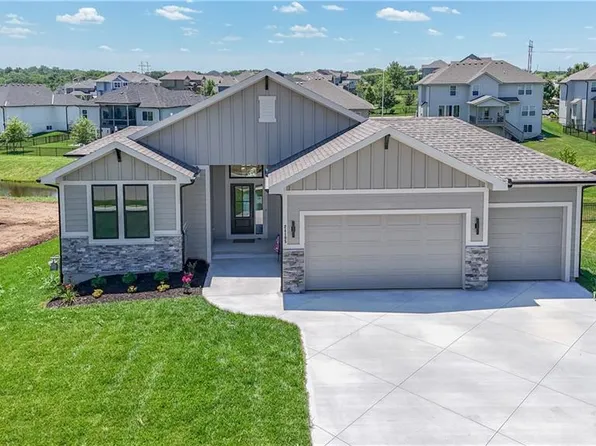 24105 W 58th Pl, Shawnee, KS 66226