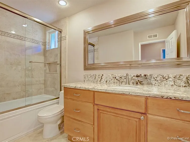 12 Woodlawn — Photo 24