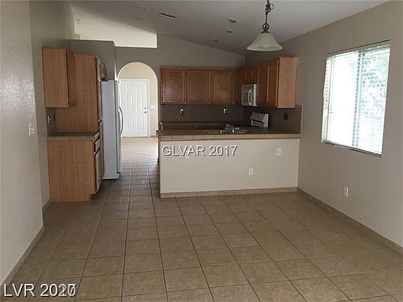 5th image of 8290 Beekman St