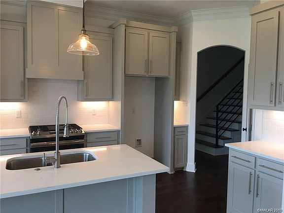 4th image of 191 Donna Ln