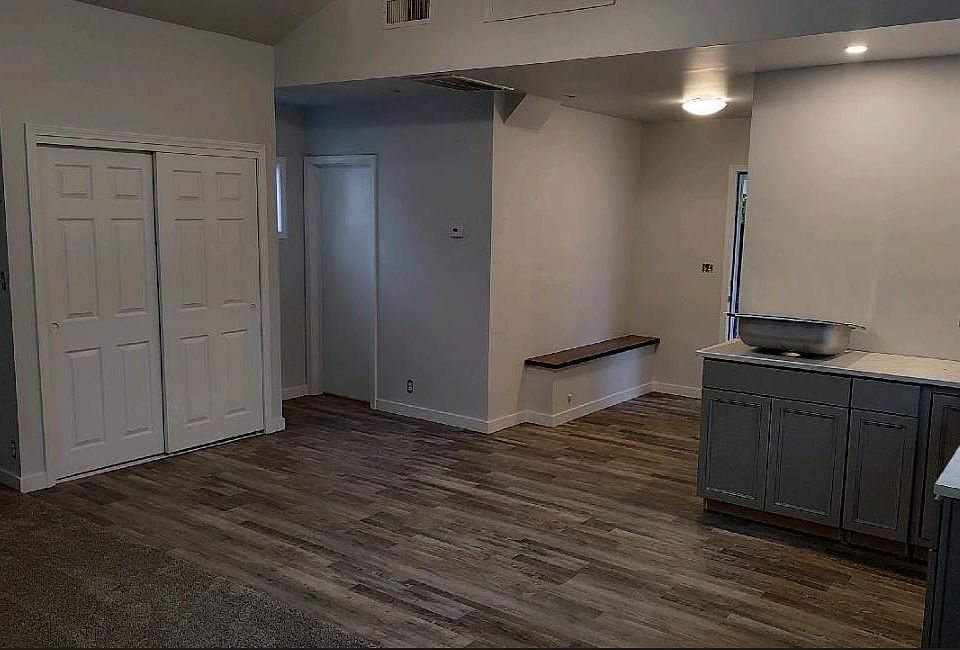2nd image of 821 King St