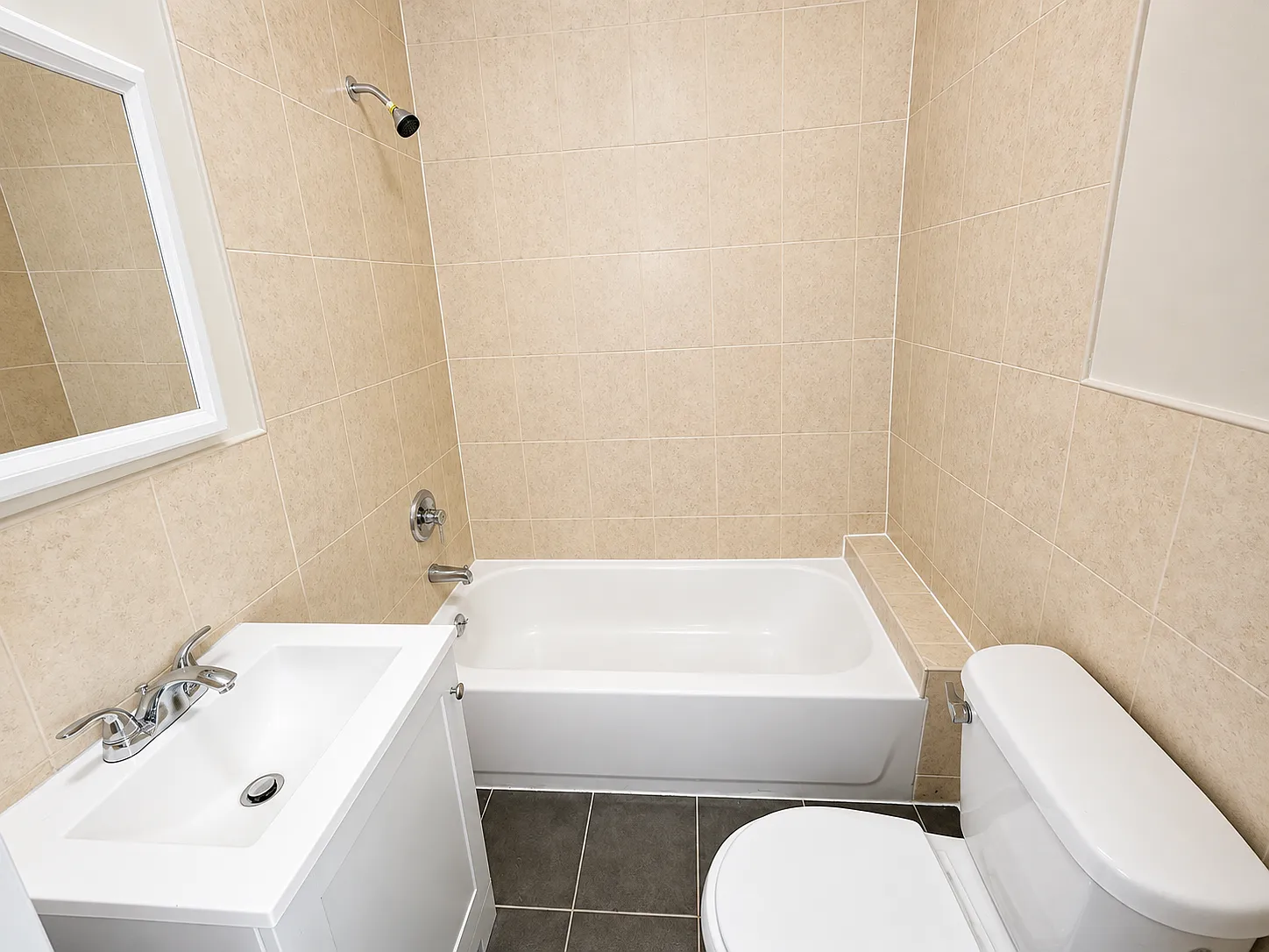 3 bed, 1200 sqft, $2,045 — Photo 2