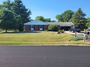 5981 Spruce Ln, Saint Anne, IL 60964