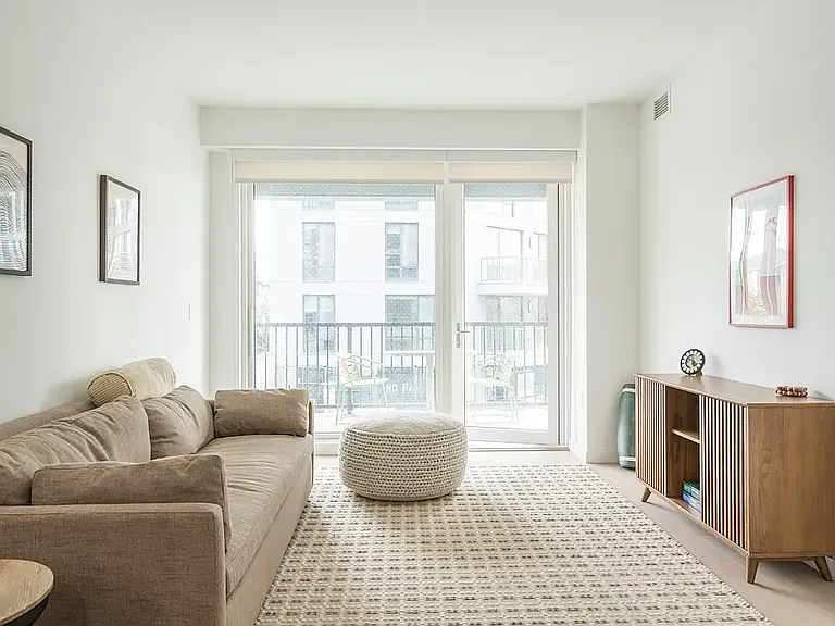 975 Nostrand Ave #812 — Photo 4
