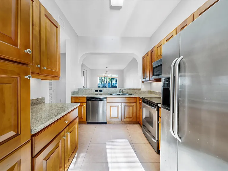 3500 Oaks Clubhouse Dr #102 — Photo 1