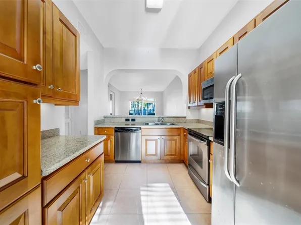 3500 Oaks Clubhouse Dr APT 102, Pompano Beach, FL 33069