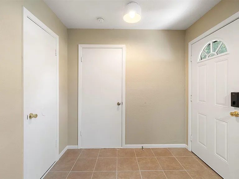 1105 Thomas Ave — Photo 6