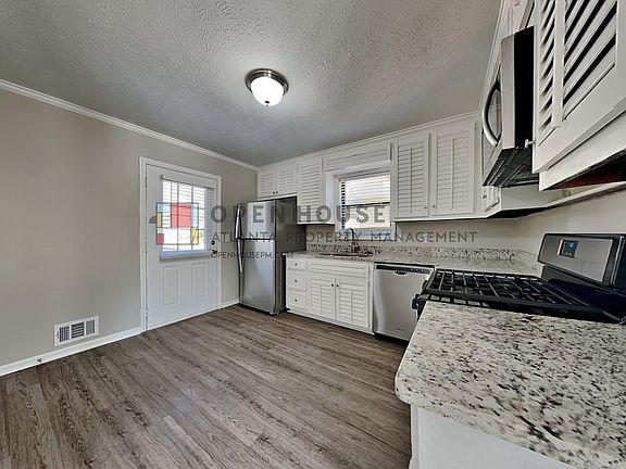 5th image of 426 Julie Anne Way