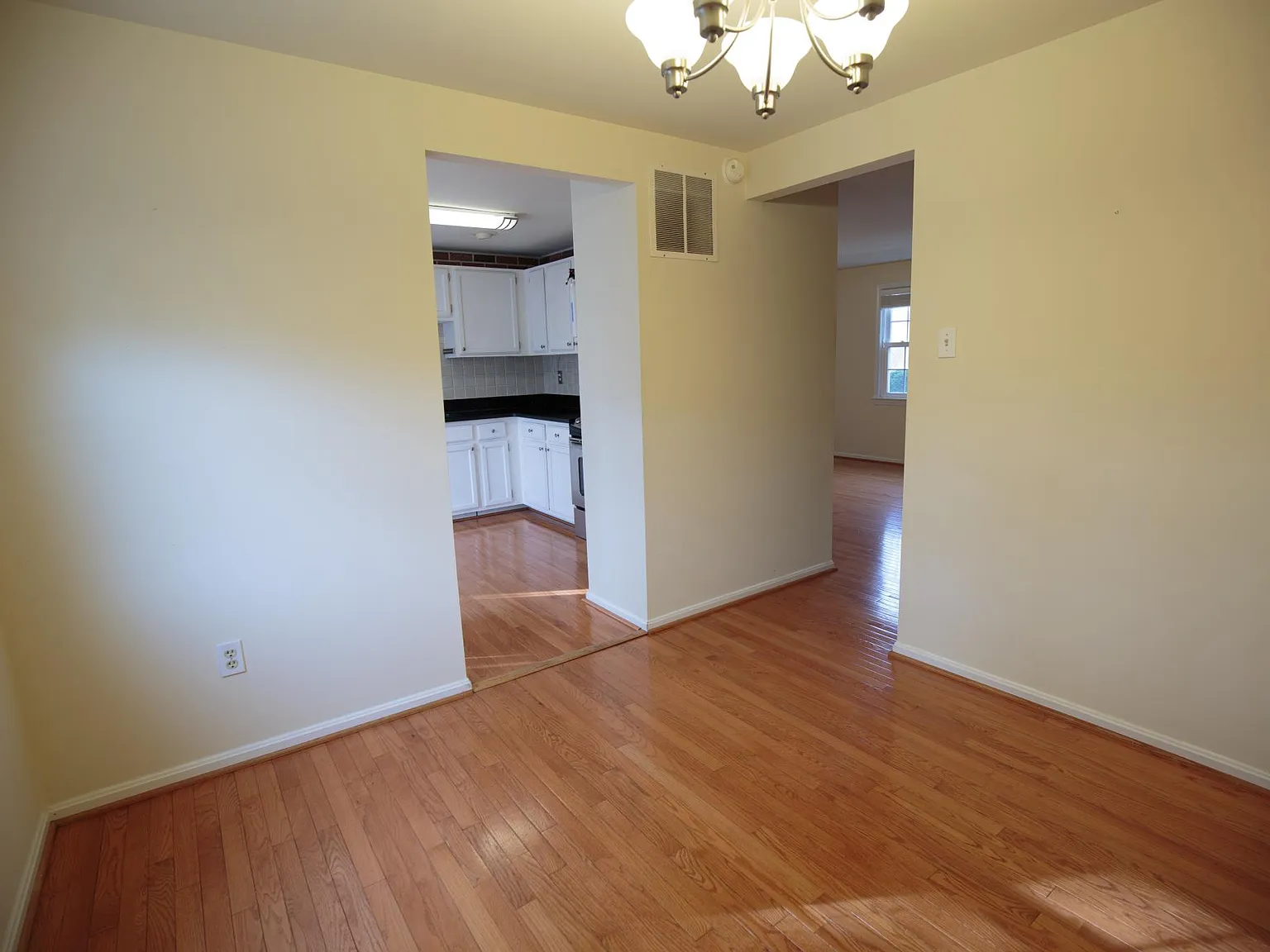 3103 Pebble Hill Ln — Photo 4
