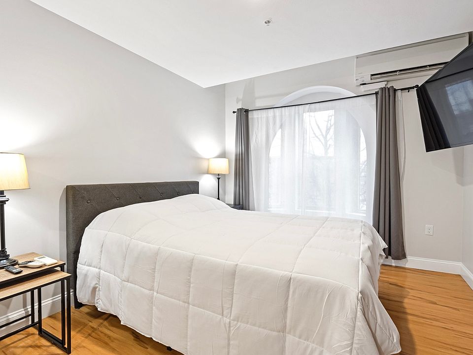 Queen Size Pillow Top, Westerly View