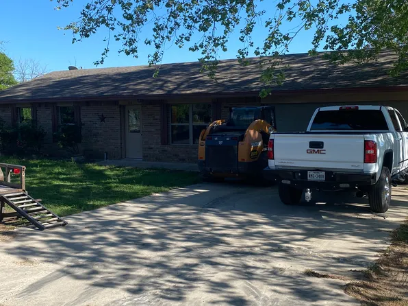 205 Honey Bee Dr #1, Ingram, TX 78025