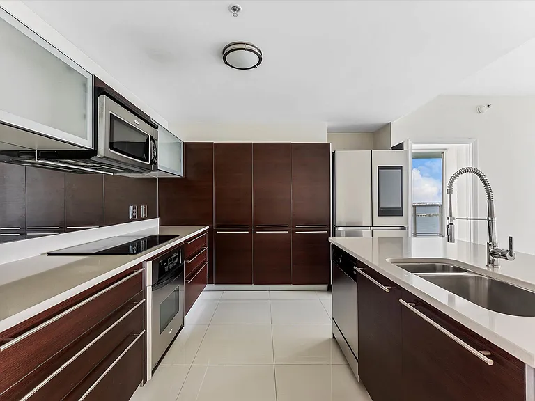 1900 N Bayshore Dr #3702 — Photo 3