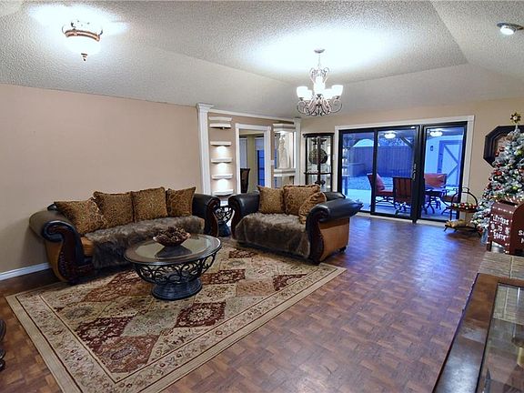 4th image of 1051 Holly Ln