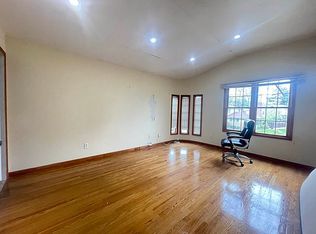 21504 86th Ave, Queens Village, NY 11427
