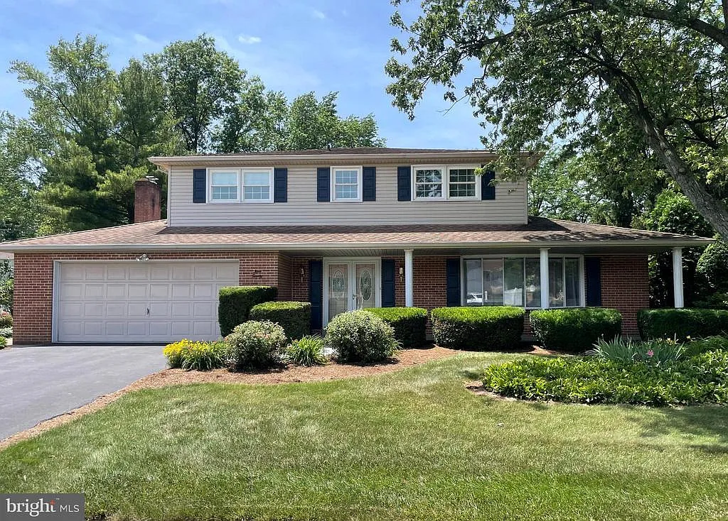 420 Meridian Ln photo 1