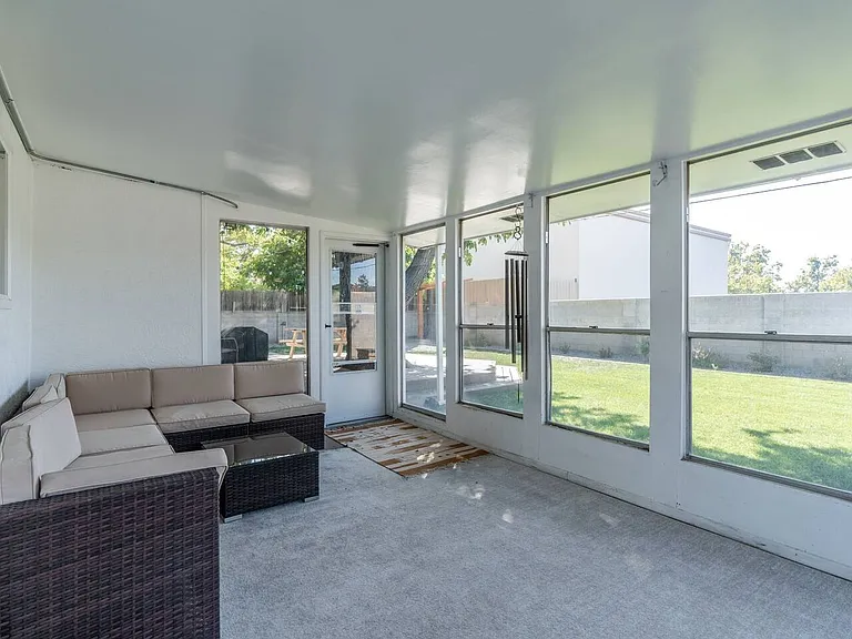 2817 Alcazar St NE — Photo 2