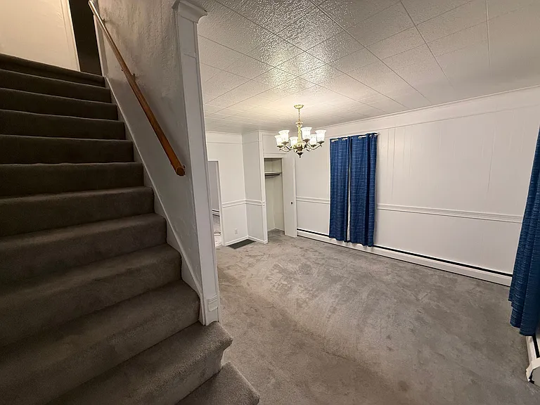 176 James St — Photo 10