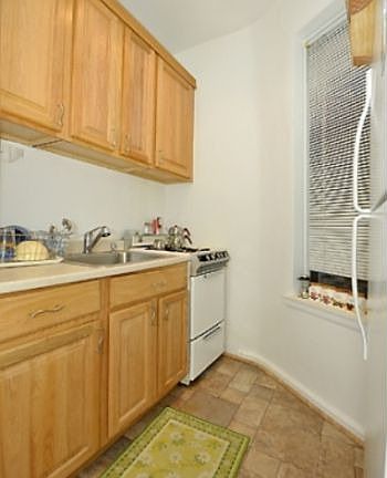 4th image of 509 E 88th St APT 3A