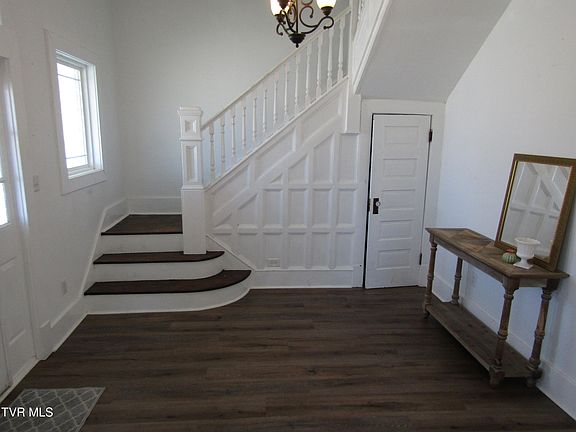 3rd image of 321 Lee St