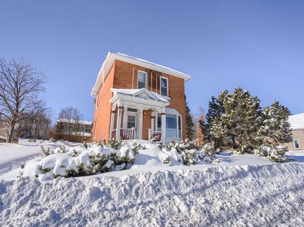 27 Pembroke St, Whitewater Region, ON K0J 1K0