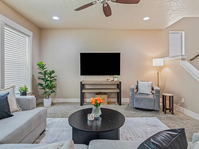 2719 E Decameron Ln — Photo 21