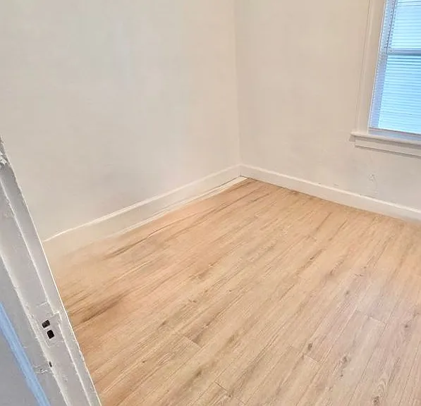 829 43rd St — Photo 17