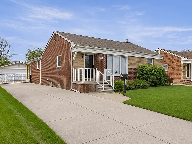 18752 Koester St — Photo 1