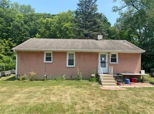 532 Blackhawk Dr, Lake In The Hills, IL 60156