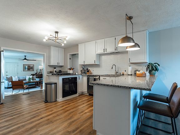 5th image of 7002 Woodside Dr