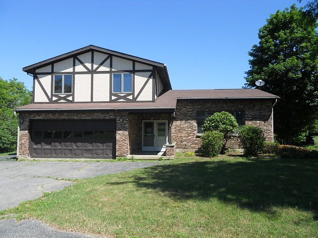 1st image of 12 Sloan Dr
