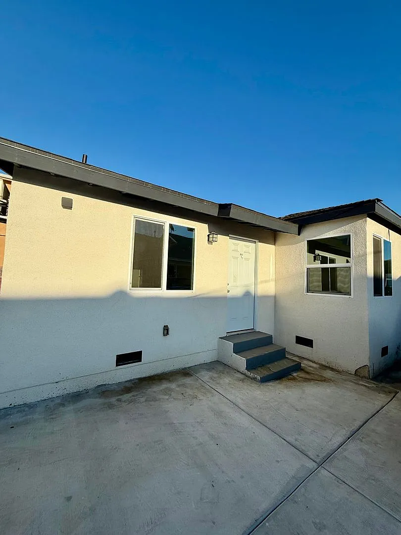 Beautiful 2 Bedroom! Must See — Photo 2