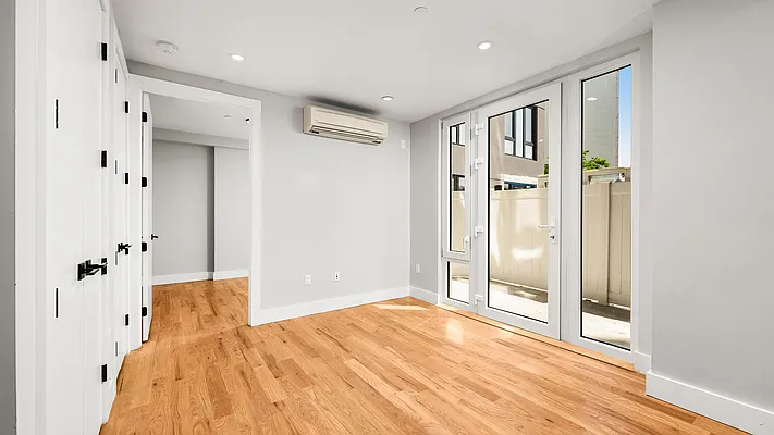 Rented by Nooklyn NYC LLC | media 82