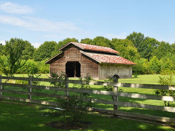 Barn with 4 horse stalls