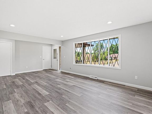 4th image of 9475 Chesapeake Dr
