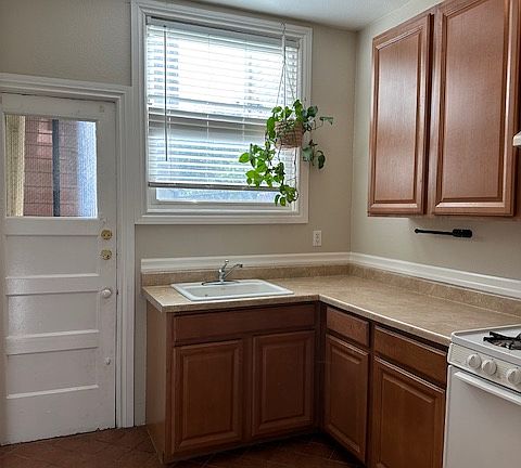 4th image of 1966 California St APT 2