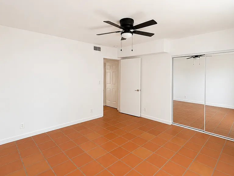 410 S Ocean Breeze #3 — Photo 7