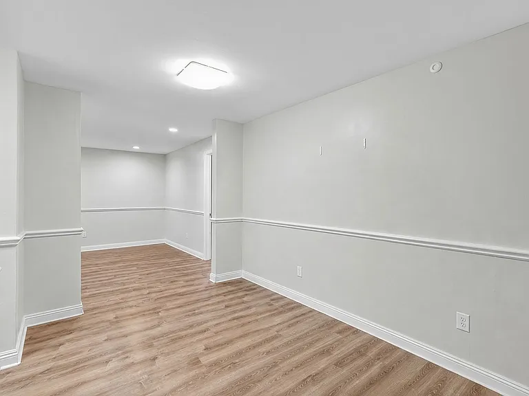 1936 Wesley Ave — Photo 16