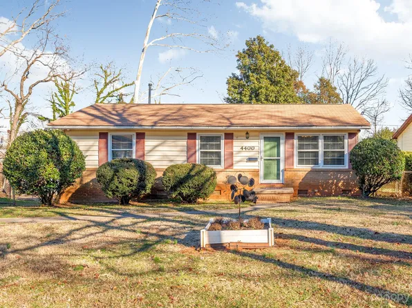 4400 Pebblebrook Dr, Charlotte, NC 28208