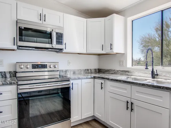 4040 S Silver Bridle Ln, Tucson, AZ 85735