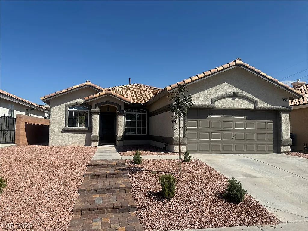 3 bed, 2.0 bath, 1136 sqft, $1,950 — Photo 3