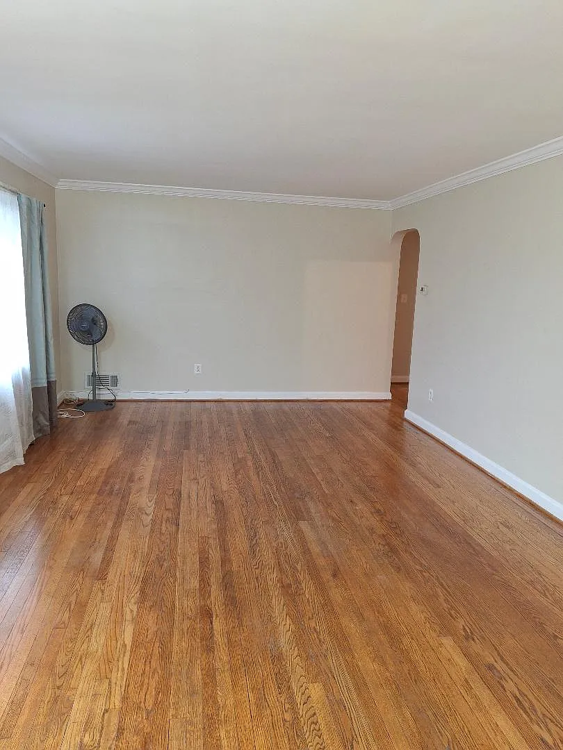 3 bed, 1000 sqft, $2,100 — Photo 3