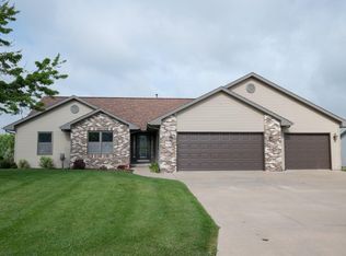795 Emmer St, Mayville, WI 53050