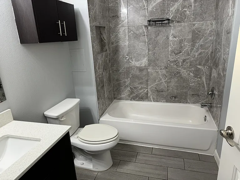 University Apartments — Photo 9